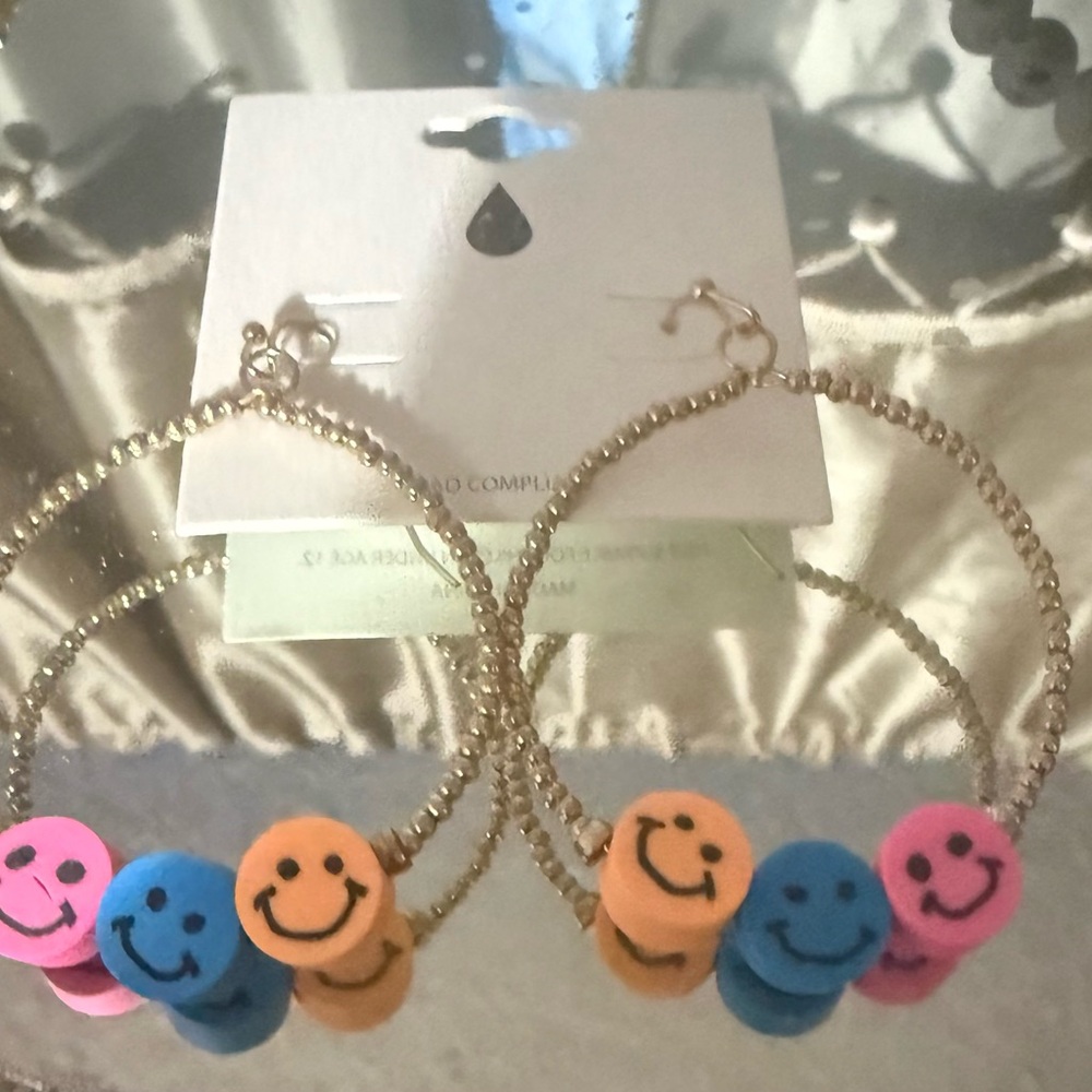 🐿️ Colorful Smiley Face Hoop Earrings- BOUTIQUE-NEW -$10
